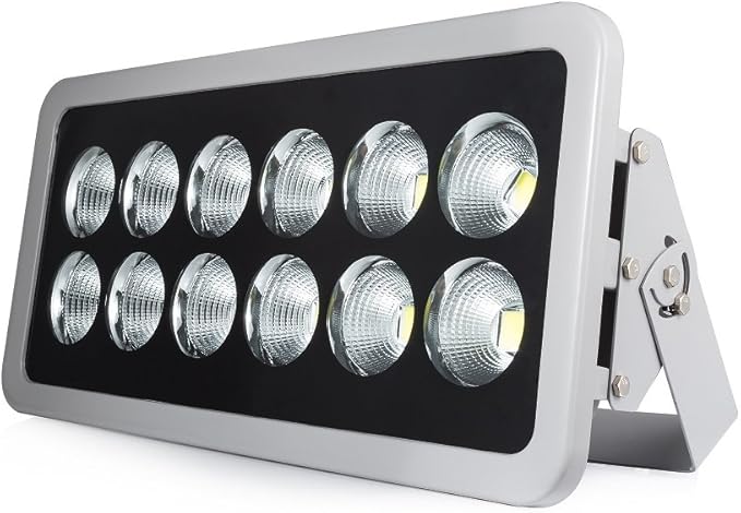 600W LED Spot Light Outdoor Waterproof Flood Light Ultra Bright 60 Degree Beam Angle Long Distance Day White