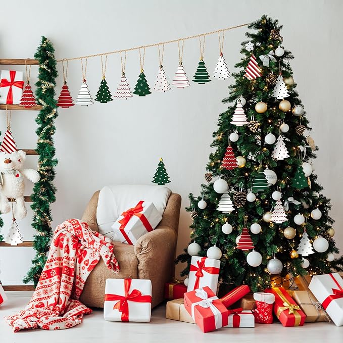 Qunclay 36 Pcs Christmas Tree Decorations Christmas Wooden Hanging Ornaments Rustic Farmhouse Xmas Hanging Sign Red Green White Xmas Tree Wood Slices for Home Crafts Gift Tags
