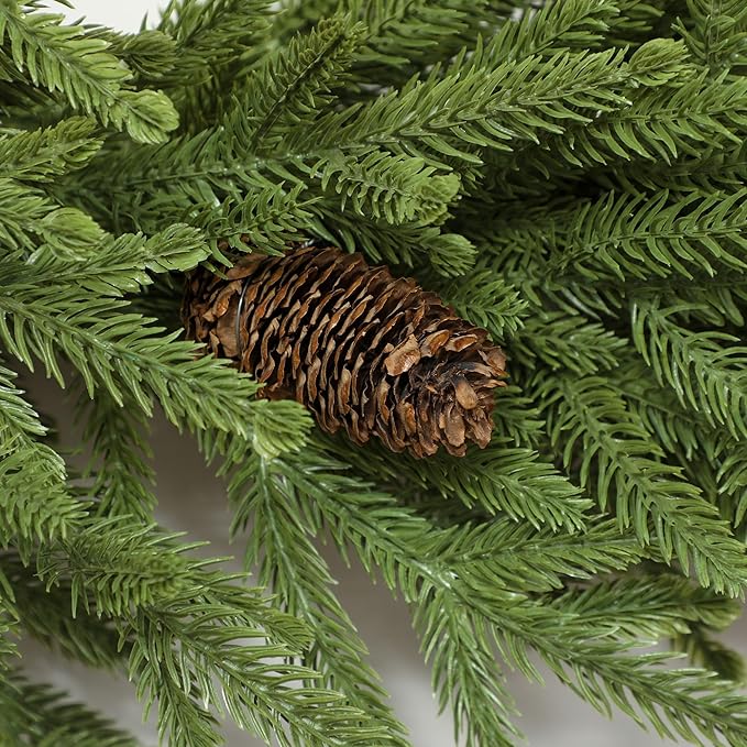 HOMCOM 24 inch Christmas Wreath with Pine Cones, Artificial Norfolk Pine Wreath with 88 Realistic Branches for Door, Wall, Window, Indoor Decoration, Green