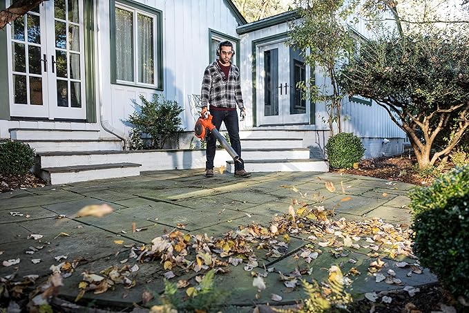 Husqvarna 125B Gas Leaf Blower, 28-cc 1.1-HP 2-Cycle Handheld Leaf Blower, 470-CFM, 170-MPH, 12.5-N Powerful Clearing Performance and Ergonomic Design, Gifts for dad