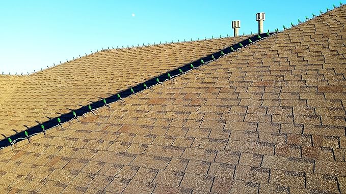 Ridge Clips for Christmas Lights – Secure Roof Ridgeline Mount – Fits Asphalt Shingles & Vents – C6, C7, C9, Pixel Bulbs, Mini and Rope Lights – Durable Outdoor Clip (Pack of 25)